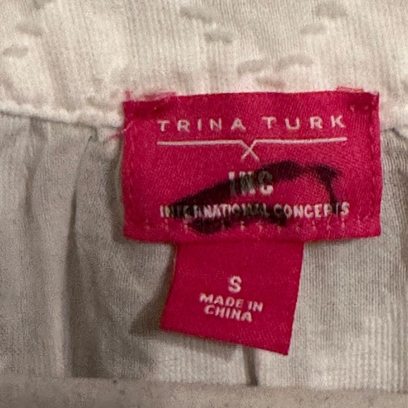 Trina Turk White 3/4 Sleeve V-Neck Blouse - Picture 5 of 9